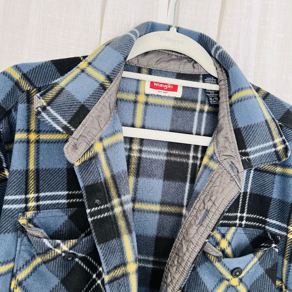 Wrangler Blue Casual Button Down Shirt with Soft Flannel Texture